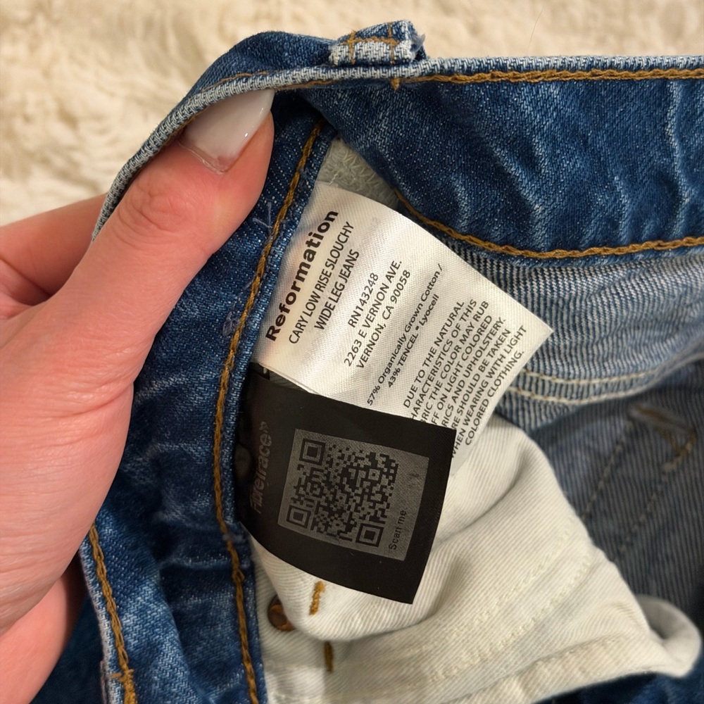 REFORMATION Cary Low Rise Slouchy Wide Leg Short Jeans - Cleary - Picture 7 of 9